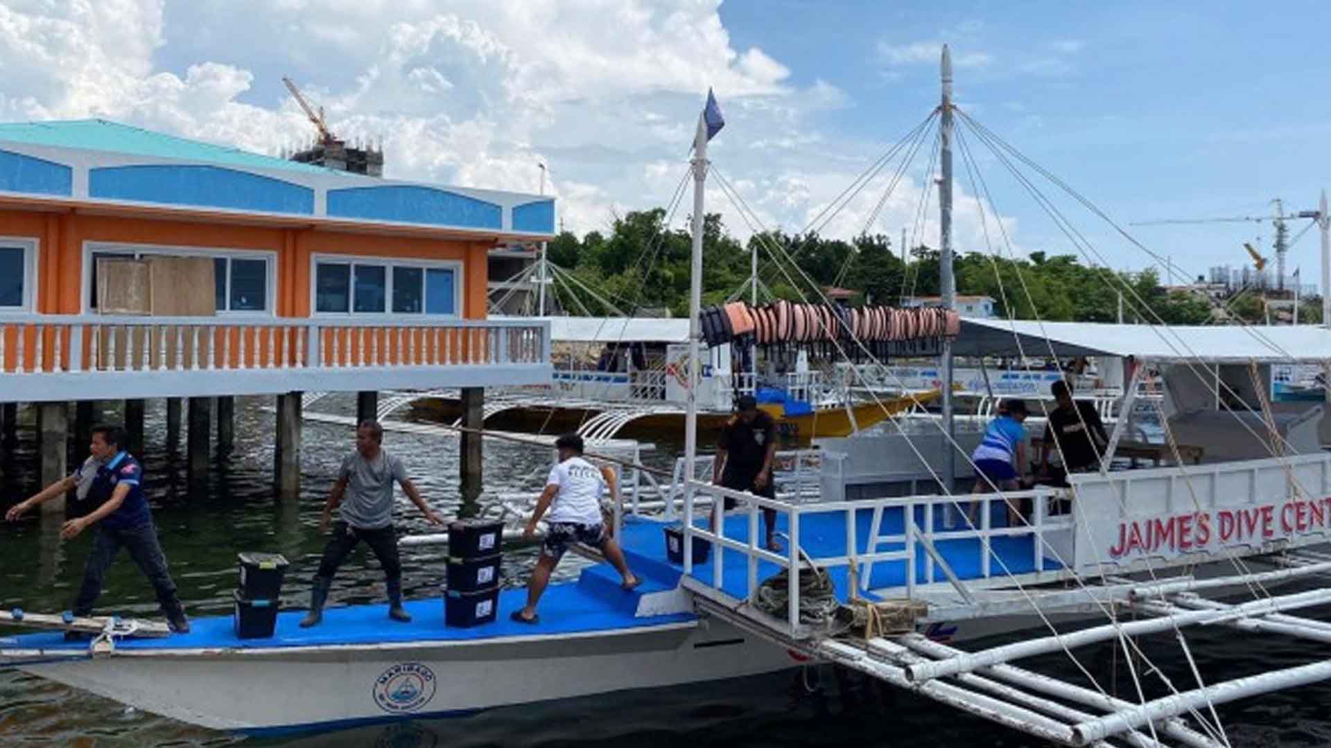 20230525-PAGEONE-Boat